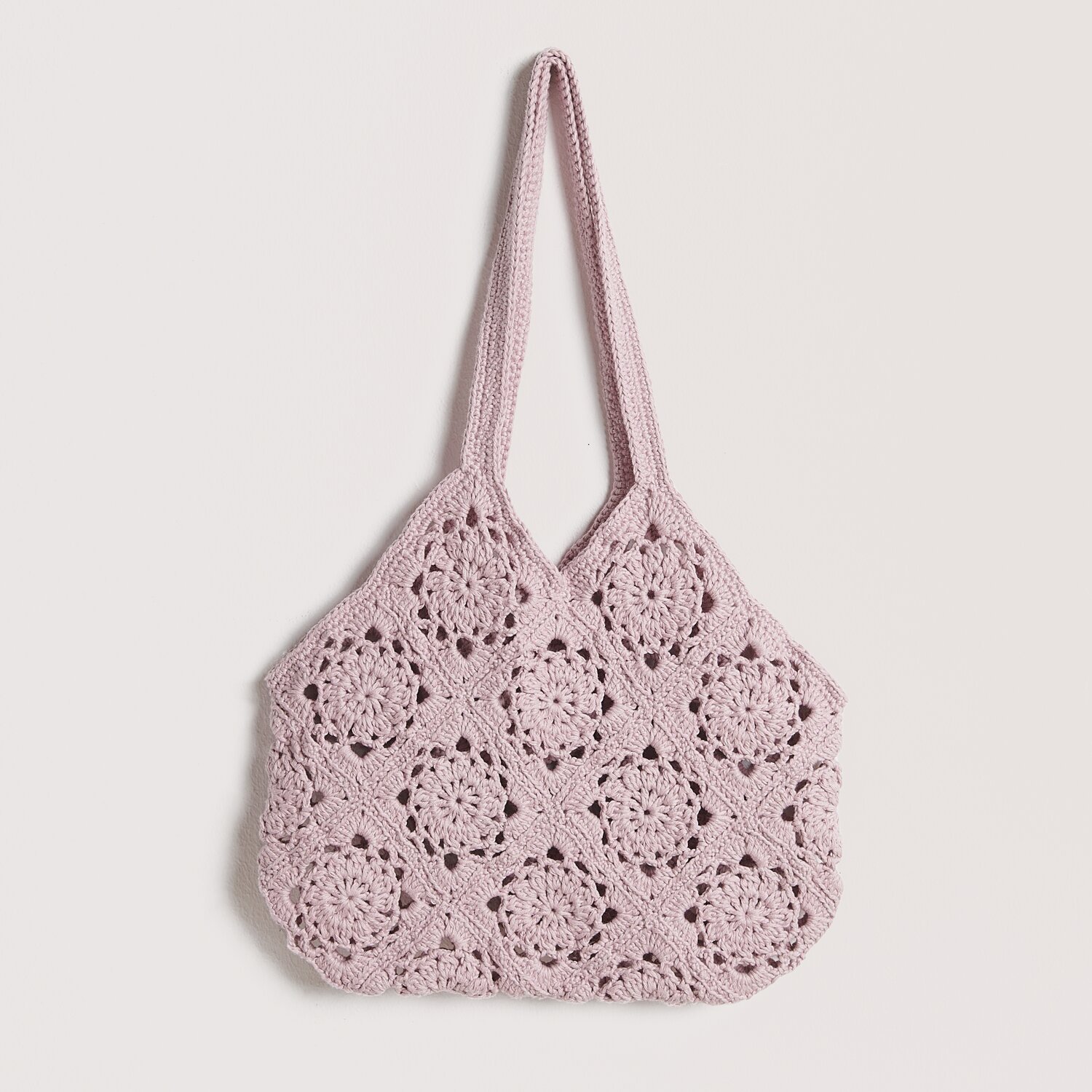 Die Neue Masche No. 12 Frühjahr-Sommer von idee. Creativmarkt Die Neue Masche No. 12 Frühjahr-Sommer: Handgefertigte Häkel-Tasche in zartem Mauve, ideal für den Sommer.