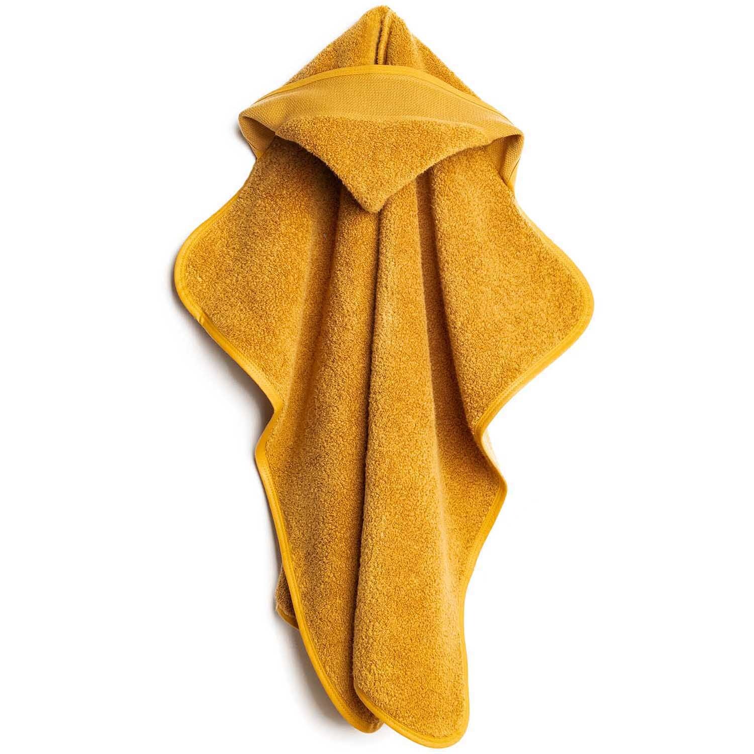 Badetuch mit Kapuze 80x70cm Farbe Senf dunkel von Rico Design Badetuch mit Kapuze 80x70cm in senf dunkel von Rico Design, ausgebreitet auf weißem Hintergrund.