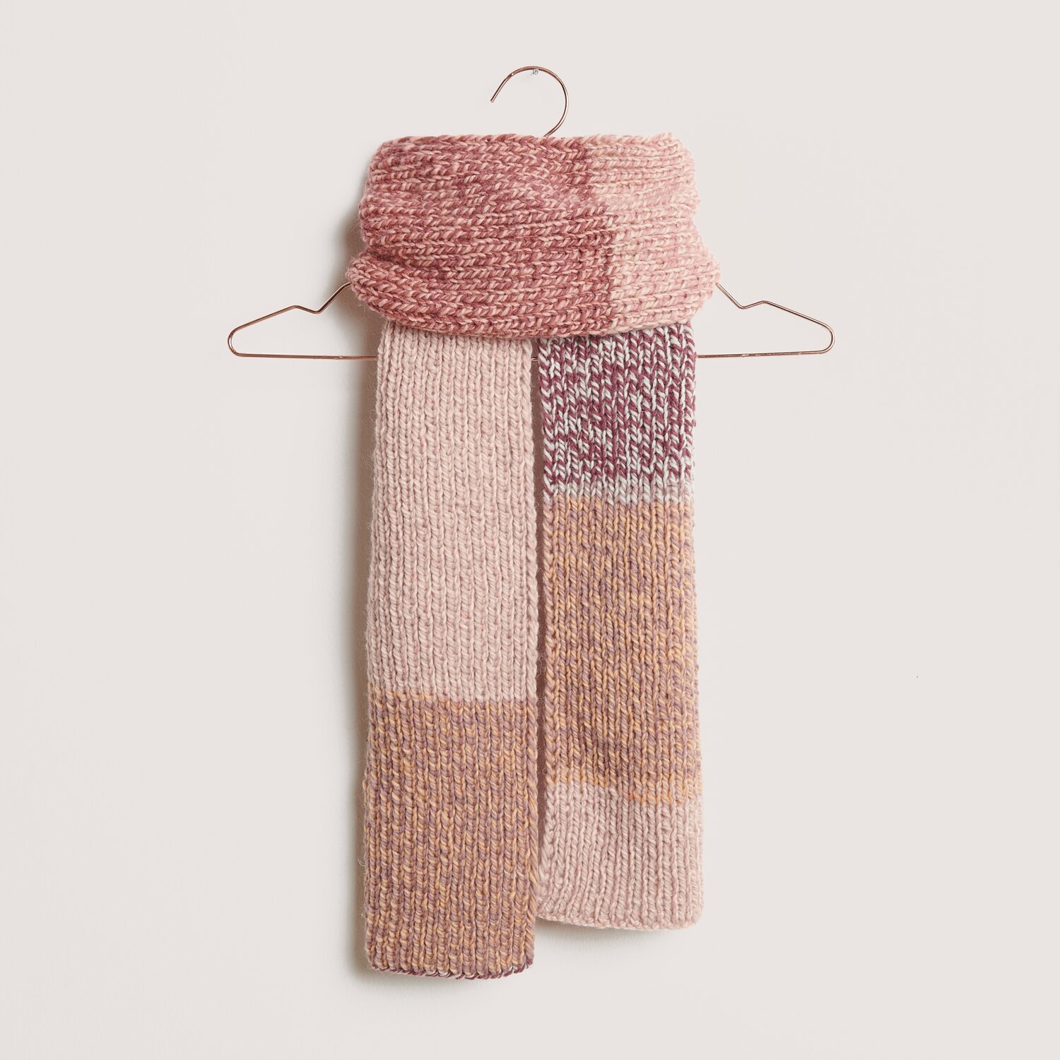 Gestrickter Schal  Gestrickter Schal