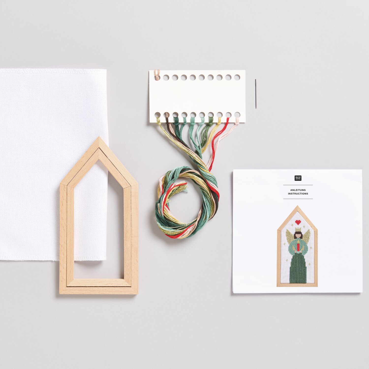 Stickpackung kleiner Engel 9x18cm von Rico Design Stickpackung kleiner Engel, Rico Design: Set mit Holzrahmen, Garn und Anleitung für ein 9x18cm großes Stickprojekt.
