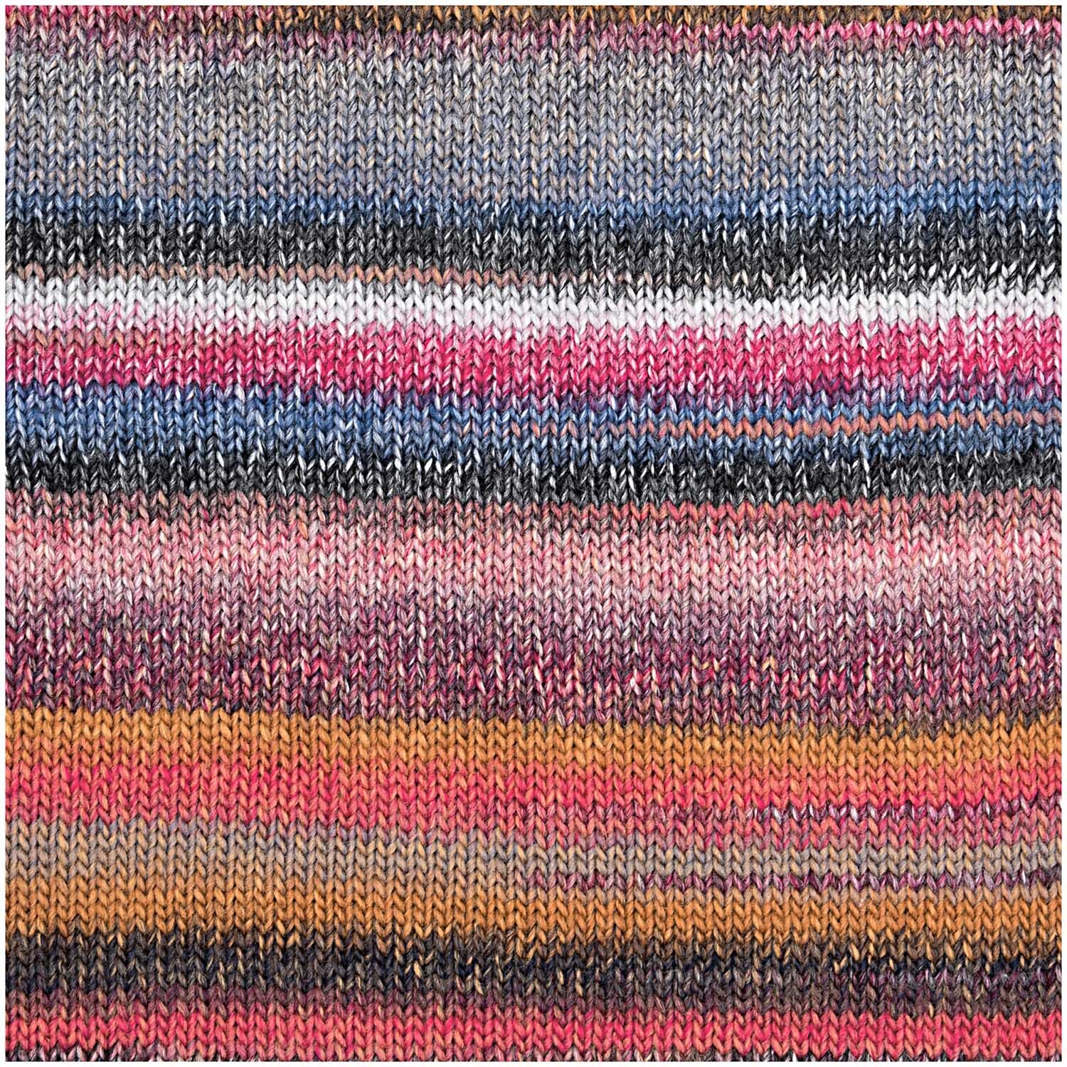 Rigato: Strickmuster in Beere Mix von Wolle Rödel, zeigt bunte Streifen in verschiedenen Farbtönen.