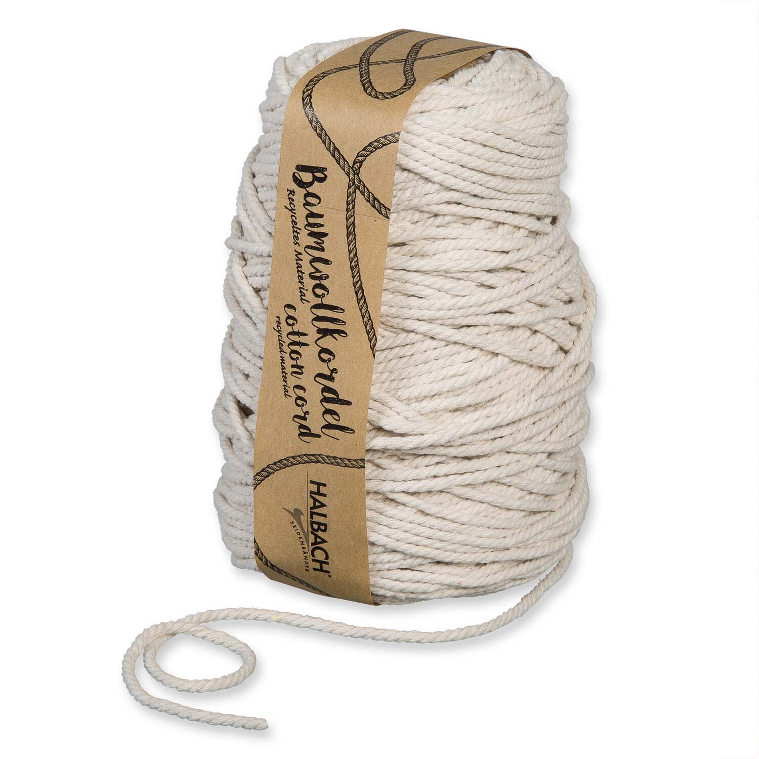 Baumwollkordel in Creme von Halbach, ideal für Makramee-Projekte. Das Bild zeigt die Vorderansicht der 5mm dicken, 80m langen Kordel auf einer Rolle. Perfekt für kreative Handwerksarbeiten.