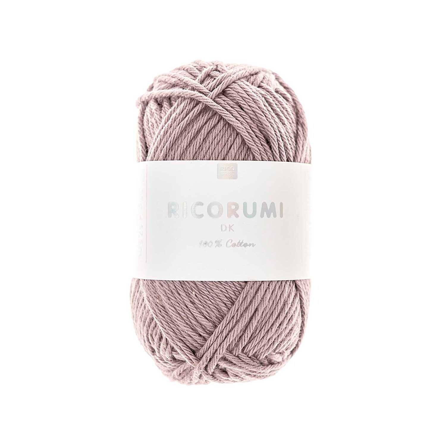 Creative Ricorumi dk: Weiches Garn in Lavendel von Rico Design, perfekt für Strickprojekte.