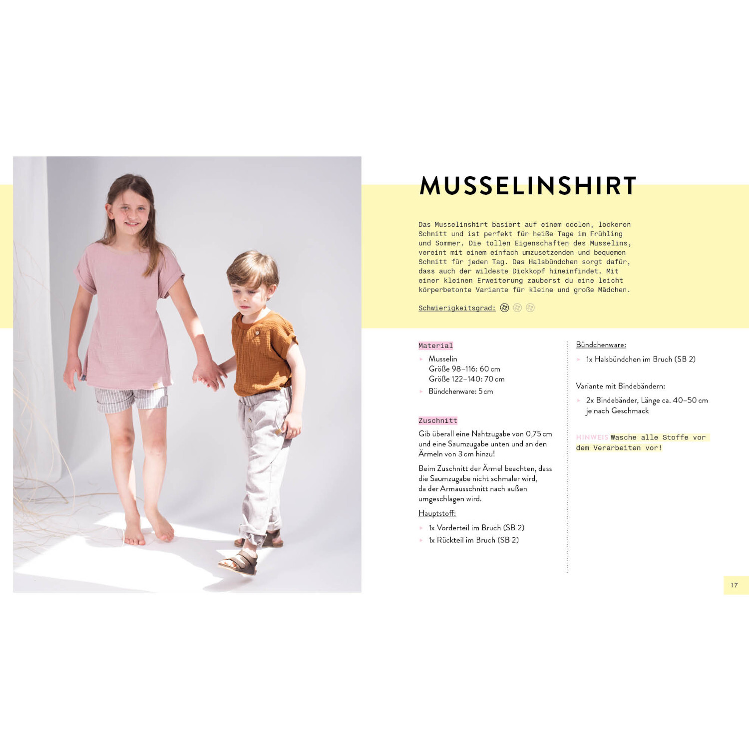 Mini-Masterclass – Nähen mit Musselin: Zwei Kinder in Musselin-Shirts, rosa und braun, halten Hände.