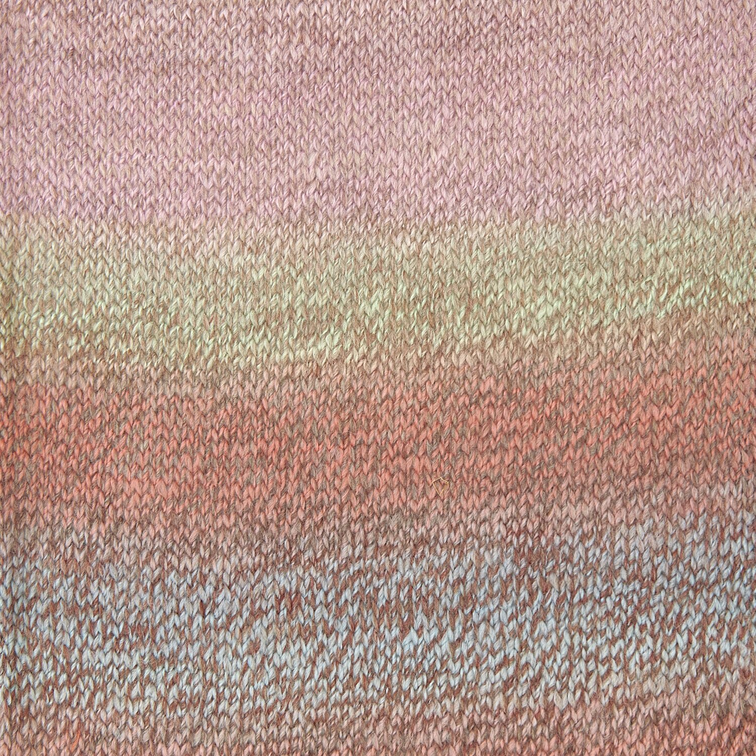 Creative Melange Alpaca Wonderball dk 100g 300m Farbe Spring von Rico Design Creative Melange Alpaca Wonderball dk zeigt ein gestricktes Muster in sanften Frühlingsfarben.