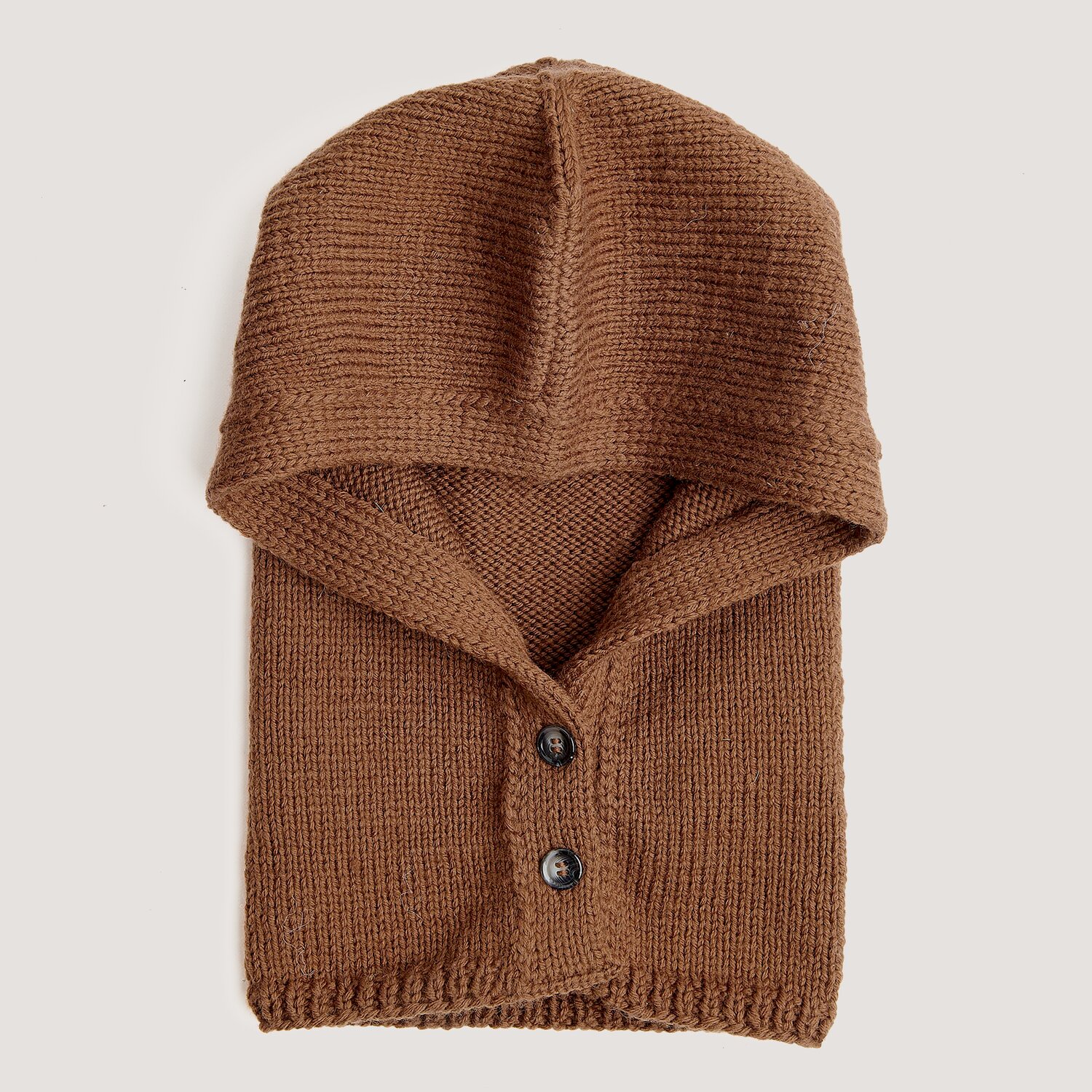 Essentials Fine Fine Merino, gestrickte Kapuzen-Schalmütze mit Knopfleiste, aus weichem Nougat-Garn von Rico Design, geeignet für Projekte mit 50g 200m