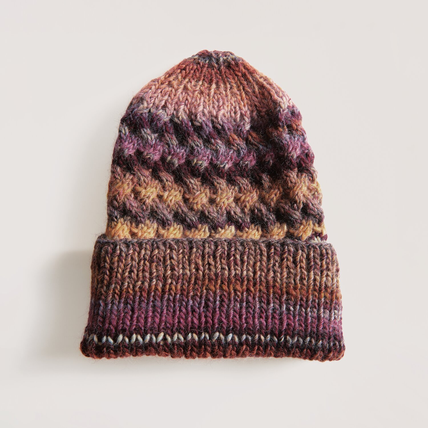 Creative Melange chunky Mütze in dunklen Beerentönen von Rico Design, gestrickt aus weicher Wolle.