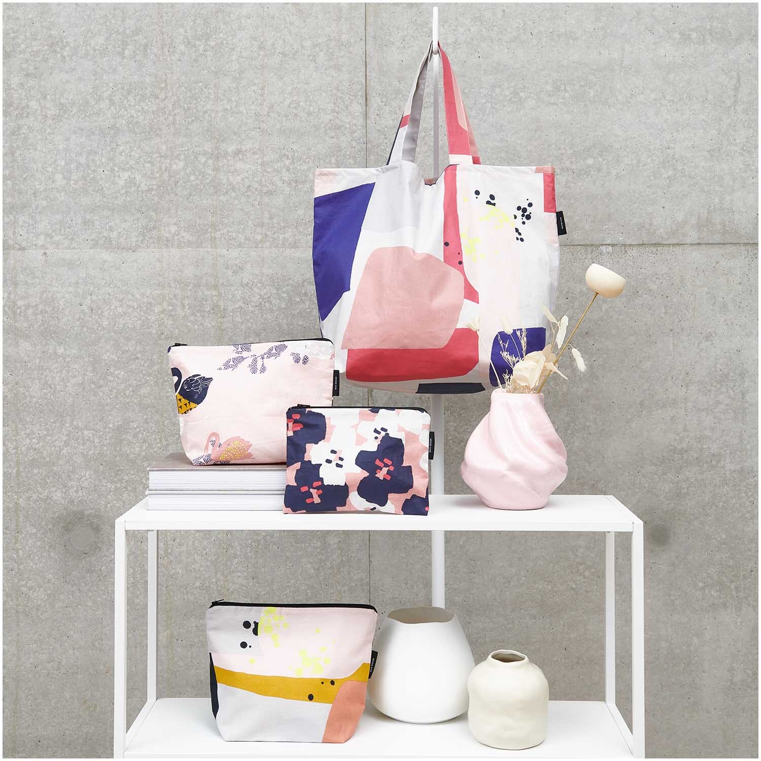 Kosmetiktasche Okina Hana grafischer Print 28x21x9cm Kosmetiktasche Okina Hana grafischer Print 28x21x9cm