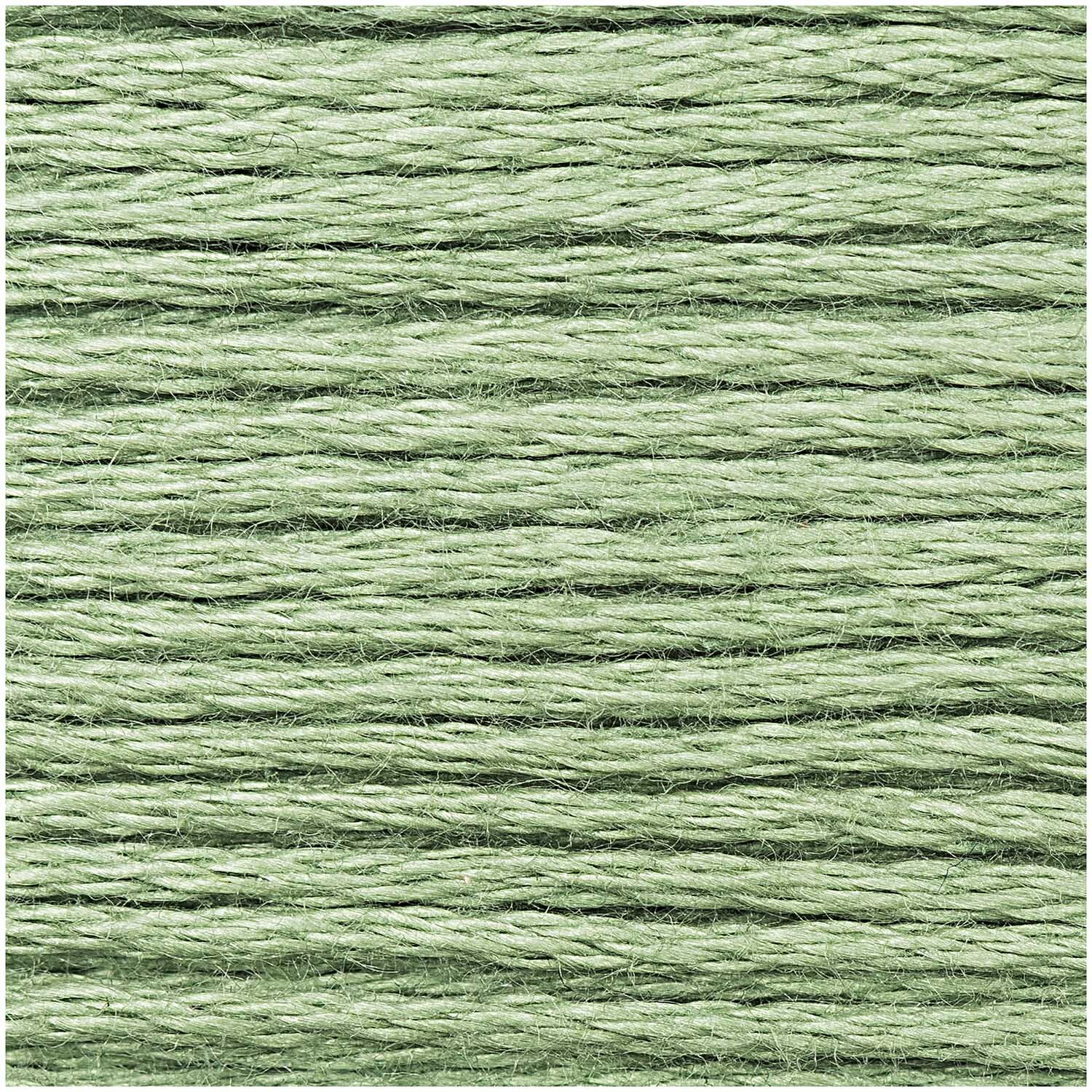 Sticktwist 8m von Rico Design in einem sanften Grünton, ideal für Stickprojekte und Handarbeiten.
