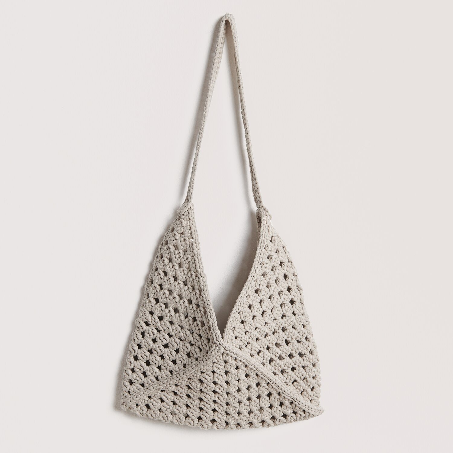 Die Neue Masche No. 12 Frühjahr-Sommer von idee. Creativmarkt Die Neue Masche No. 12 Frühjahr-Sommer: Handgefertigte Tasche in Silbergrau aus Fashion Jersey.