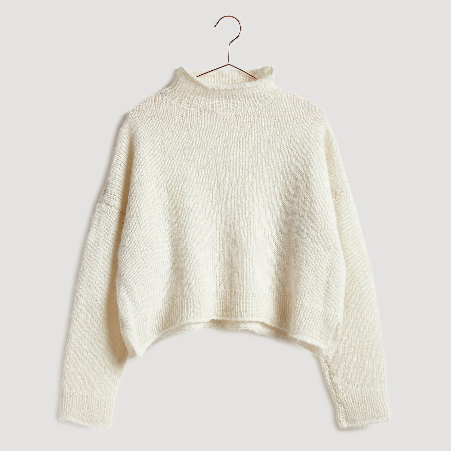 Strickset Pullover Modell 02 in Creme, aus Die Neue Masche No. 13, luxuriöse Alpaka-Baumwollmischung.