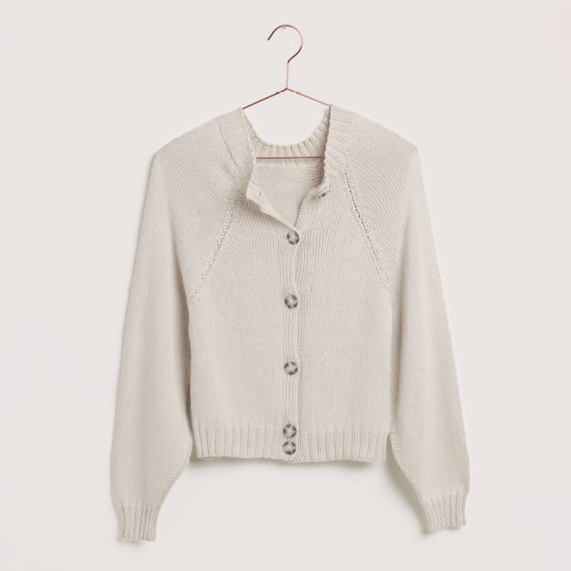 Gestrickte Jacke in Hellgrau: Modell 11 aus dem Heft Luxury Knits Summer Pieces