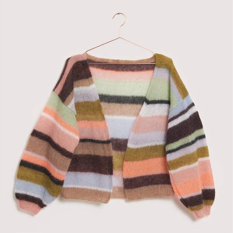 Gestrickte Jacke mit bunten Streifen: Modell 08 aus dem Heft Made by Me No. 22