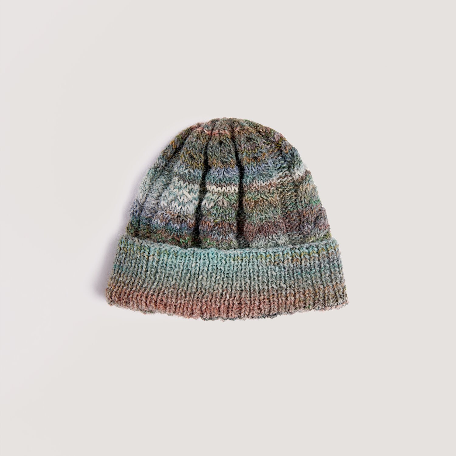 Creative Melange aran Wonderball, gestrickte Mütze aus mehrfarbigem Verlaufsgarn von Rico Design, locker geripptes Design, geeignet für Projekte mit 200g 640m