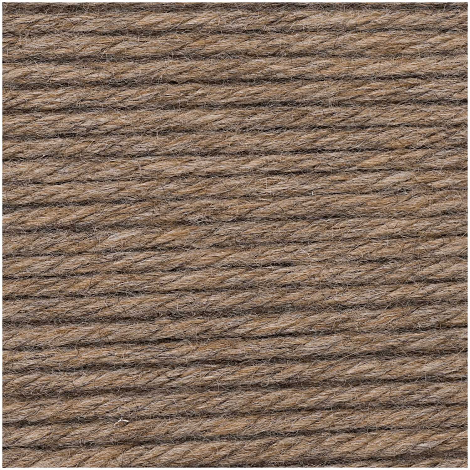 Essentials Cashlana Chunky 50g 66m Farbe Beige Melange von Rico Design Essentials Cashlana Chunky in Beige Melange von Rico Design, 50g 66m. Nahaufnahme von weicher, dicker Wolle. Ideal für Strickprojekte.