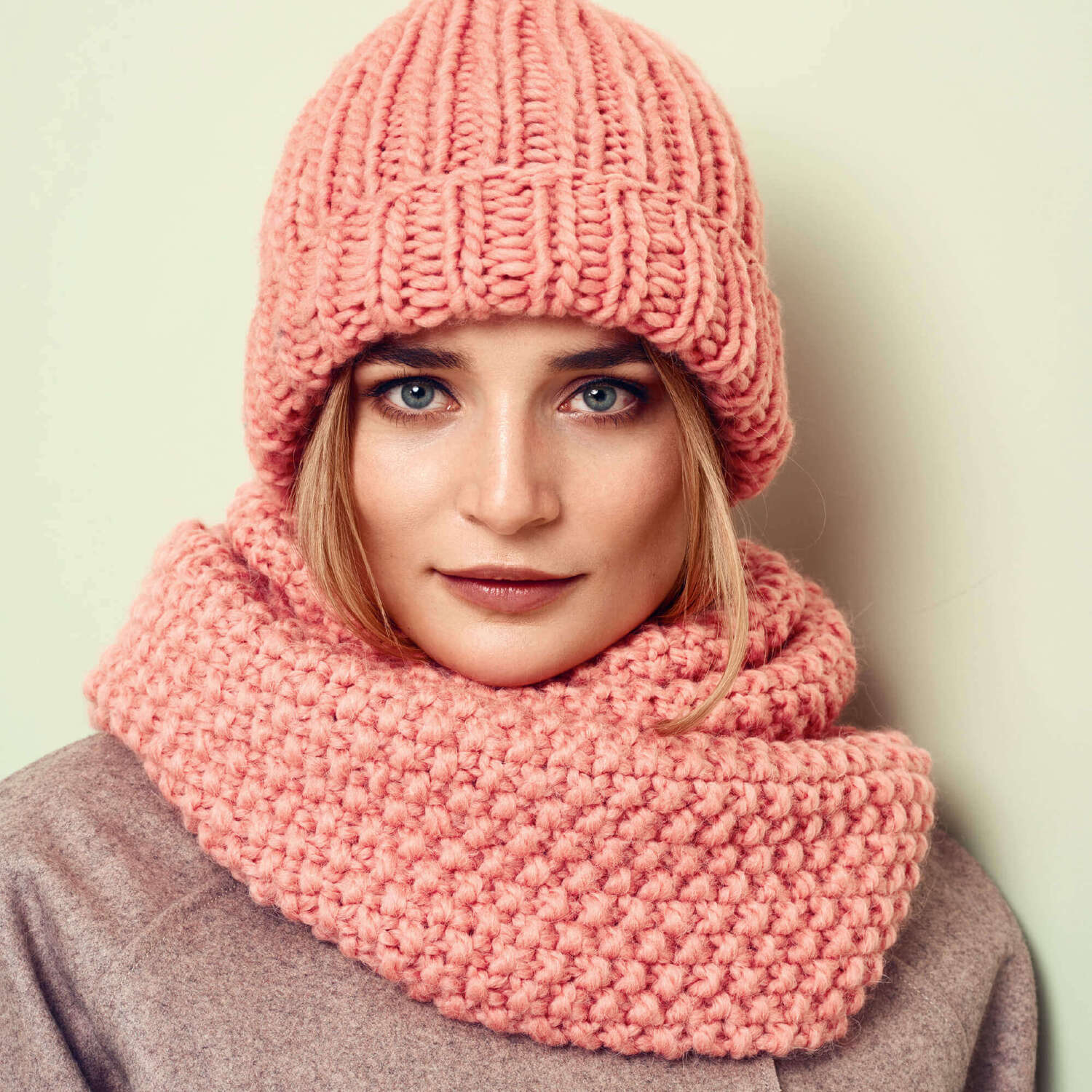 Strickanleitung Perlmuster Loop und Rippenmuster Mütze Strickanleitung Perlmuster Loop und Rippenmuster Mütze