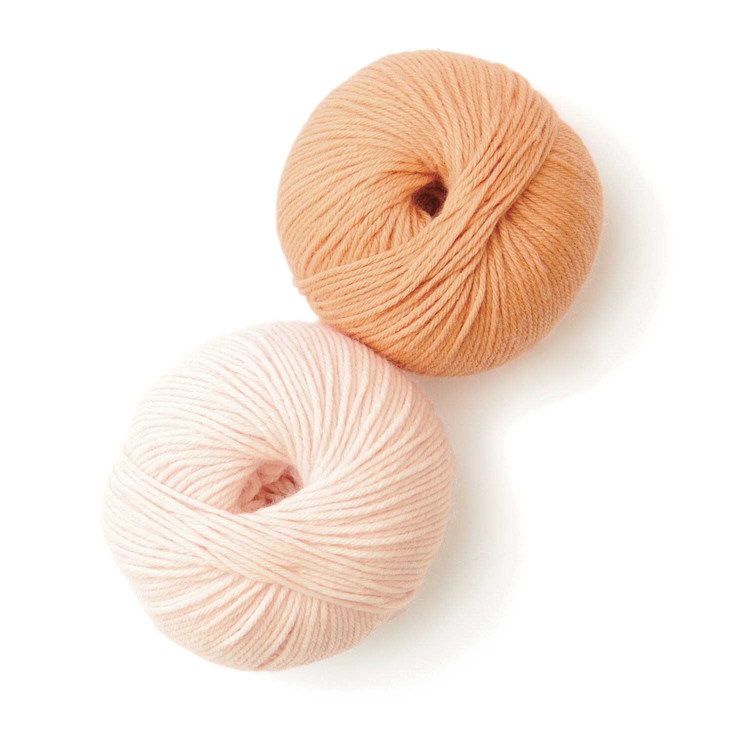 Rico Baby 042: Zwei Wollknäuel in Apricot und Lachs, ideal für weiche Strickprojekte.