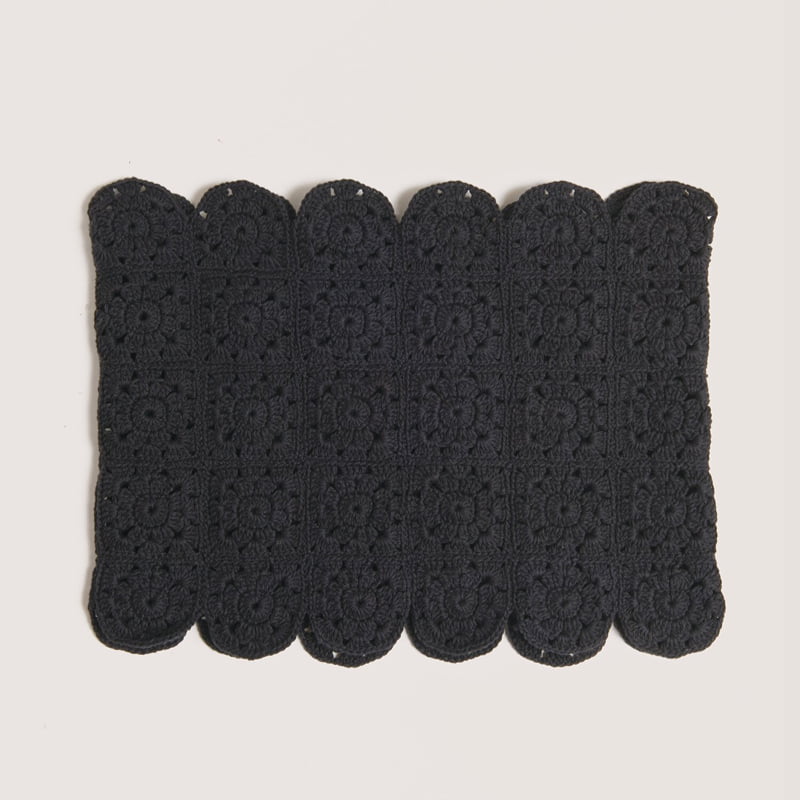 Gehäkeltes Top in Schwarz: Modell 28 aus dem Heft Made by Me No. 22