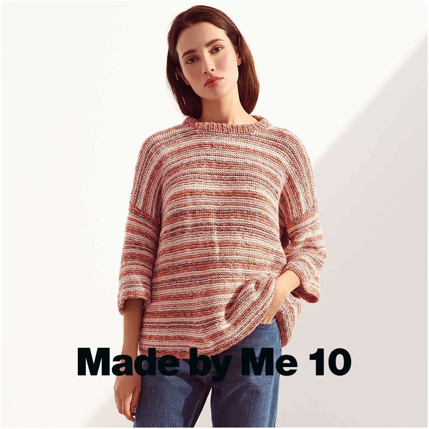 Creative Lazy Hazy Summer Cotton dk: Frau trägt gestreiften Pullover in Bordeaux von Rico Design, lässiger Look.