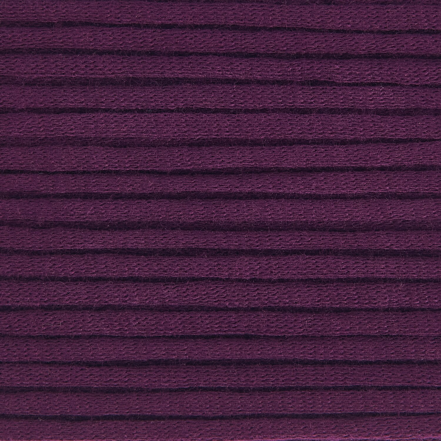 Fashion Jersey, Rico Design. Dunkelvioletter Stoff mit feiner Rippenstruktur, ideal für kreative Nähprojekte.