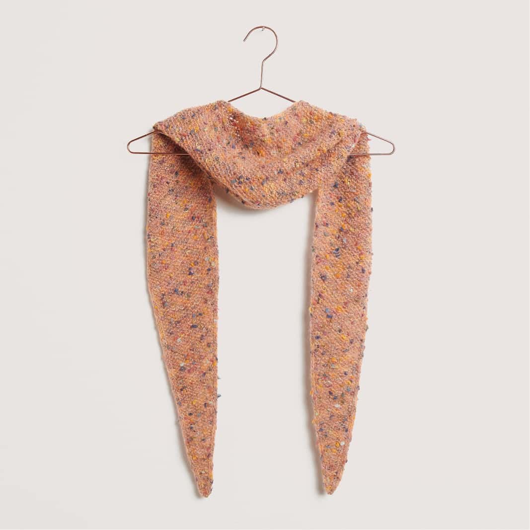 Gestricktes Dreieckstuch in Apricot: Modell 23 aus dem Heft Made by Me No. 21
