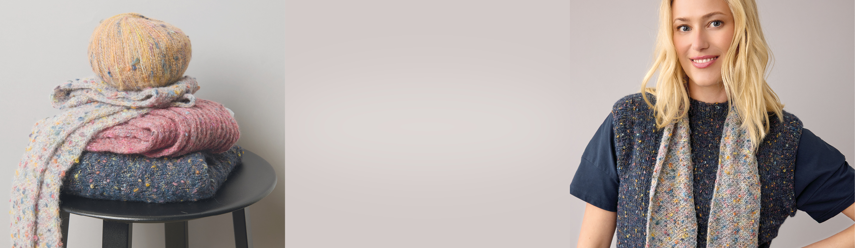 Ein Hocker mit gestrickten Teilen und Garn, daneben ein grauer Farbausschnitt und daneben eine Frau mit einem gestrickten Pullunder und Schal.