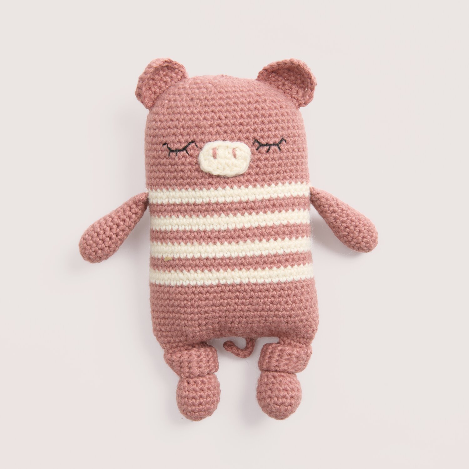 Rico Baby 044 gehäkeltes Kuscheltier-Schwein, zweifarbig beere-offwhite gestreift, mit geschlossenen Augen, weichem Körper und Rico Design Garn, 50g 115m