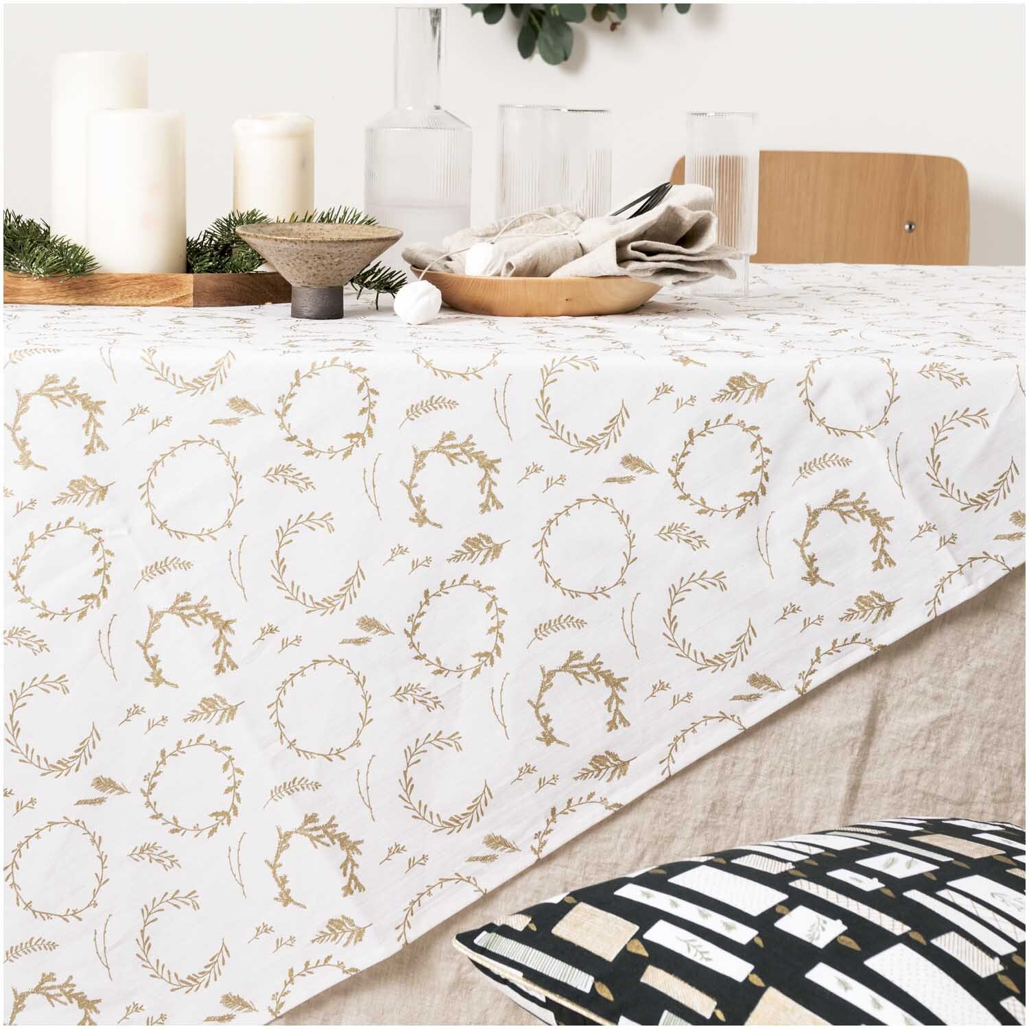 Druckstoff Nostalgic Christmas Kränze weiß-gold 140cm Druckstoff Nostalgic Christmas Kränze weiß-gold 140cm