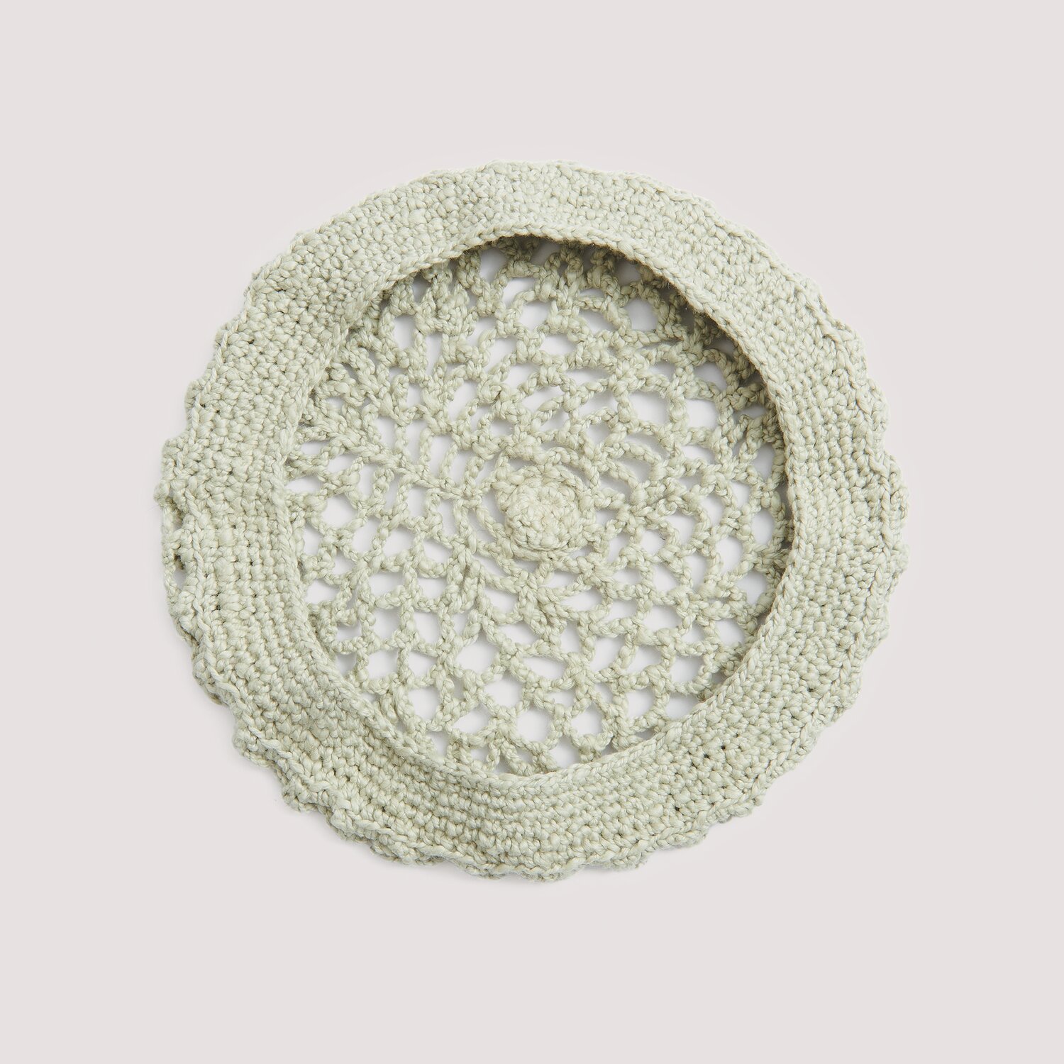 Essentials Super Cotton dk, gehäkeltes rundes Deckchen in Salbei, präsentiert von Rico Design. Ideal für kreative Handarbeitsprojekte.