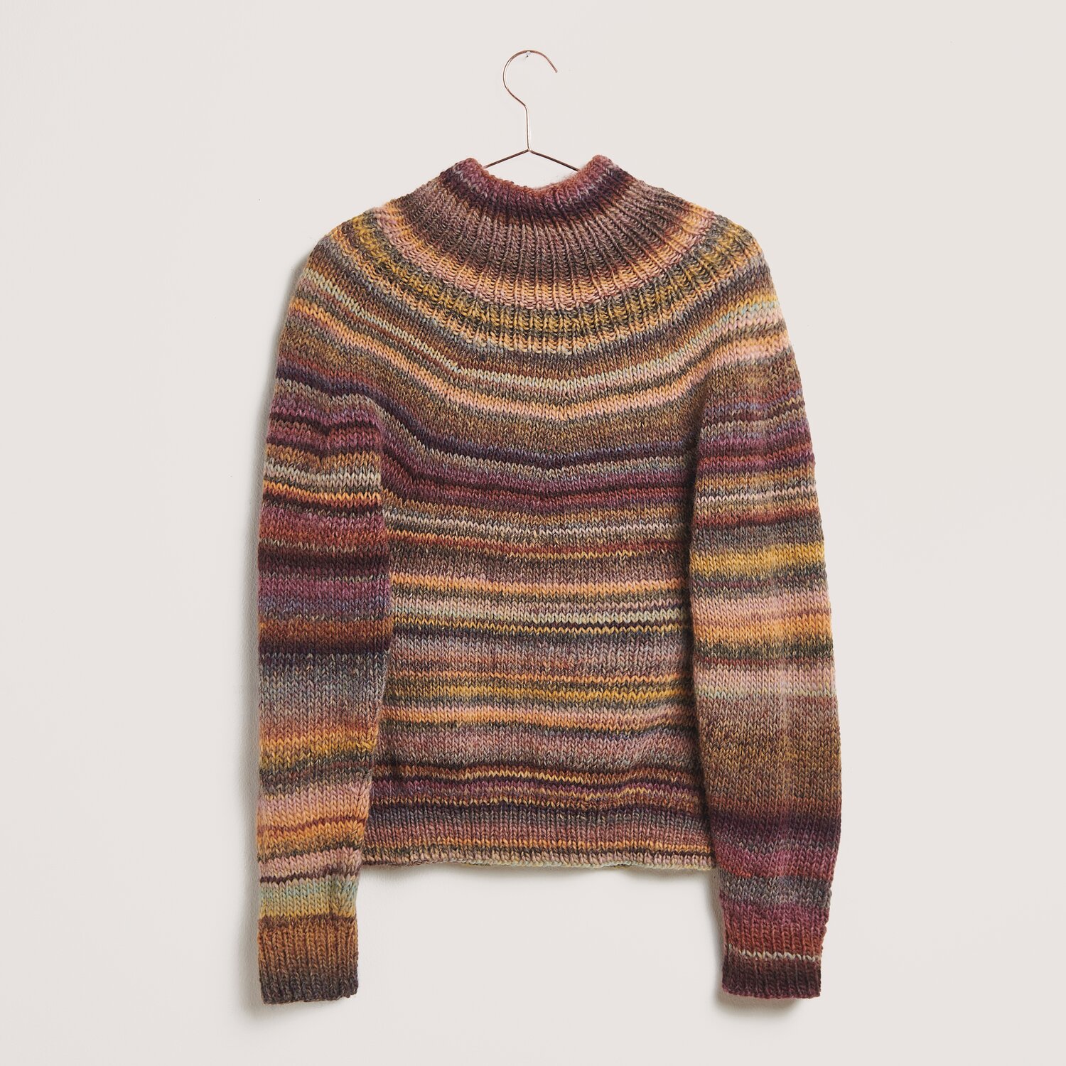 Made by Me No. 21 Herbst-Winter Sprachauswahl deutsch von Rico Design Made by Me No. 21 Herbst-Winter Pullover in Streifenmuster, gestrickt aus Creative Melange chunky Garn in warmen Erdtönen.