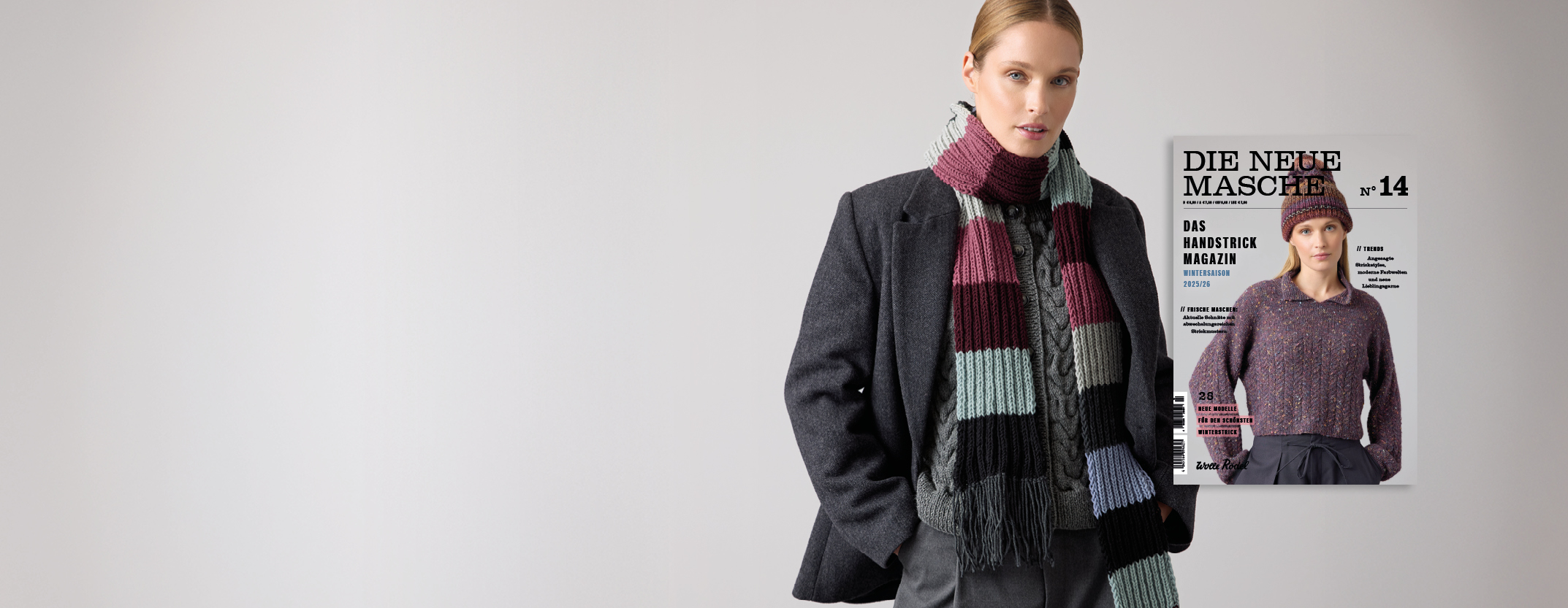 Frau trägt Strickschal daneben Cover Die Neue Masche N° 14
