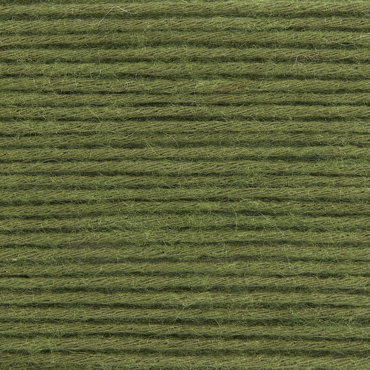 Creative Cotton Fleece dk, olivgrünes Garn von Rico Design, 100g 250m, ideal für Strickprojekte.