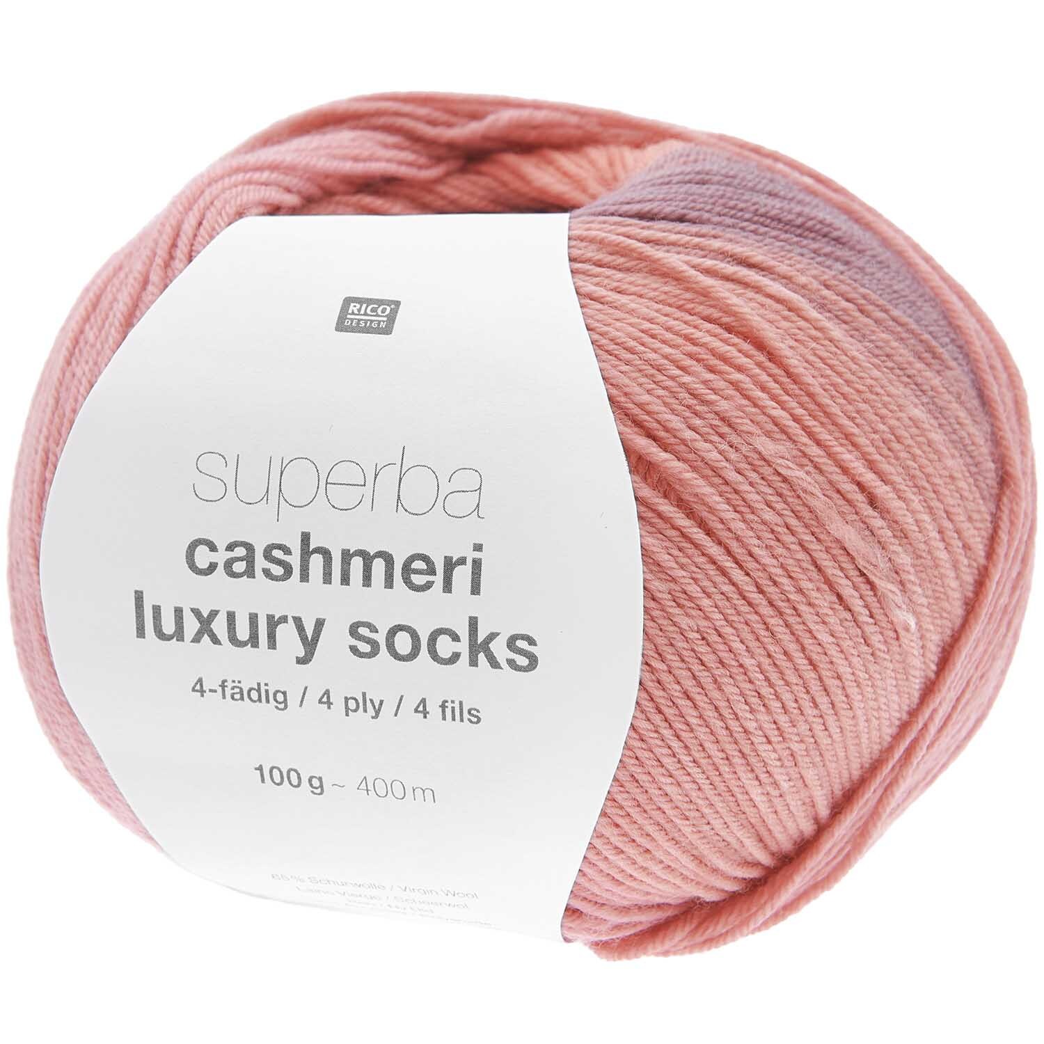 Superba Cashmeri Luxury Socks 4fädig in Rosa Dégradé von Rico Design, 100g Knäuel, ideal für hochwertige Strickprojekte.