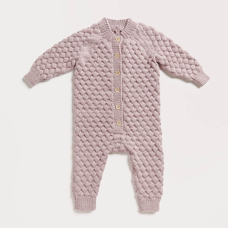 Gestrickter Strampler: Modell 04 aus dem Heft Rico Baby 042