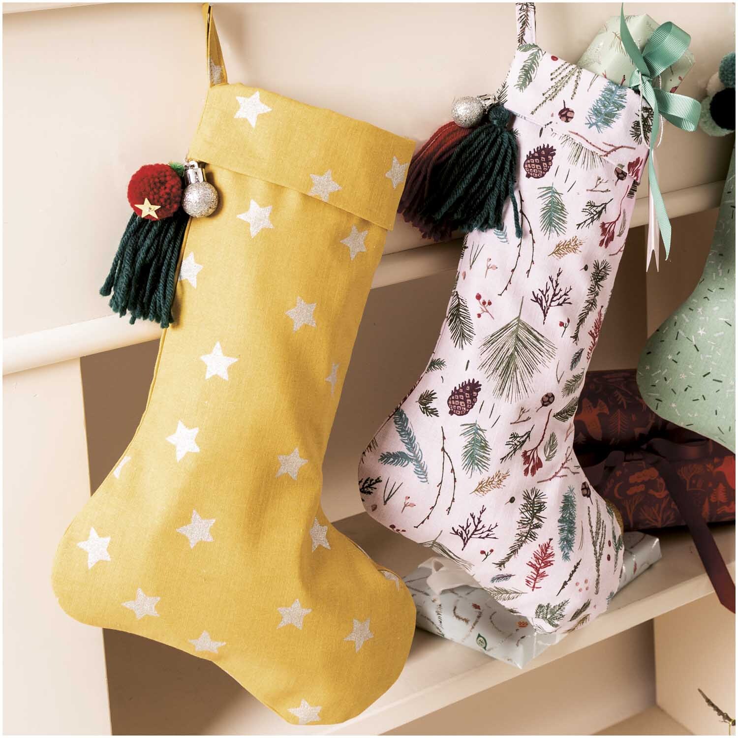 Druckstoff Nostalgic Christmas Sterne senf-metallic 140cm Druckstoff Nostalgic Christmas Sterne senf-metallic 140cm
