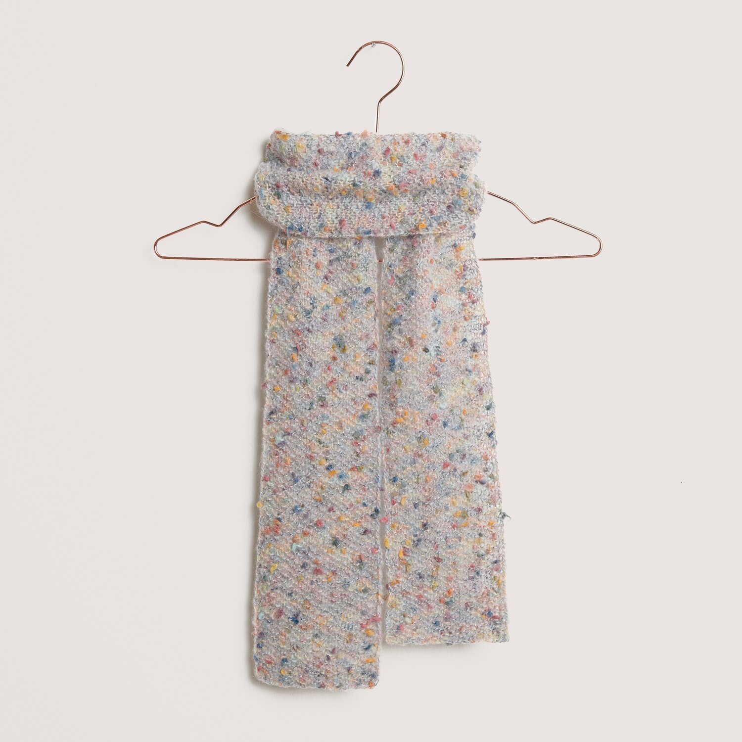 Gestrickter Schal  Gestrickter Schal mehrfarbig