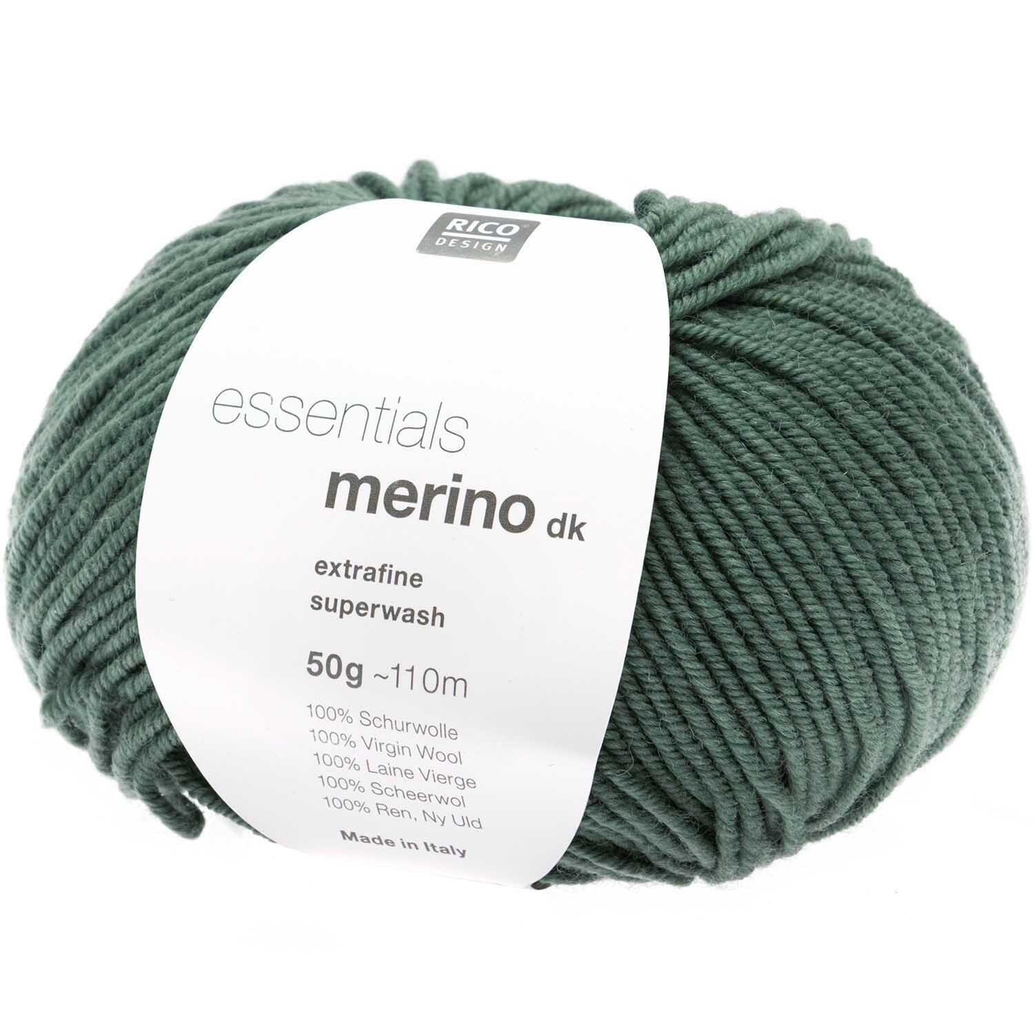 Essentials Merino dk, extrafeine Schurwolle in Efeu, 50g Knäuel, 110m Länge, von Rico Design. Ideal für weiche, hochwertige Strickprojekte.