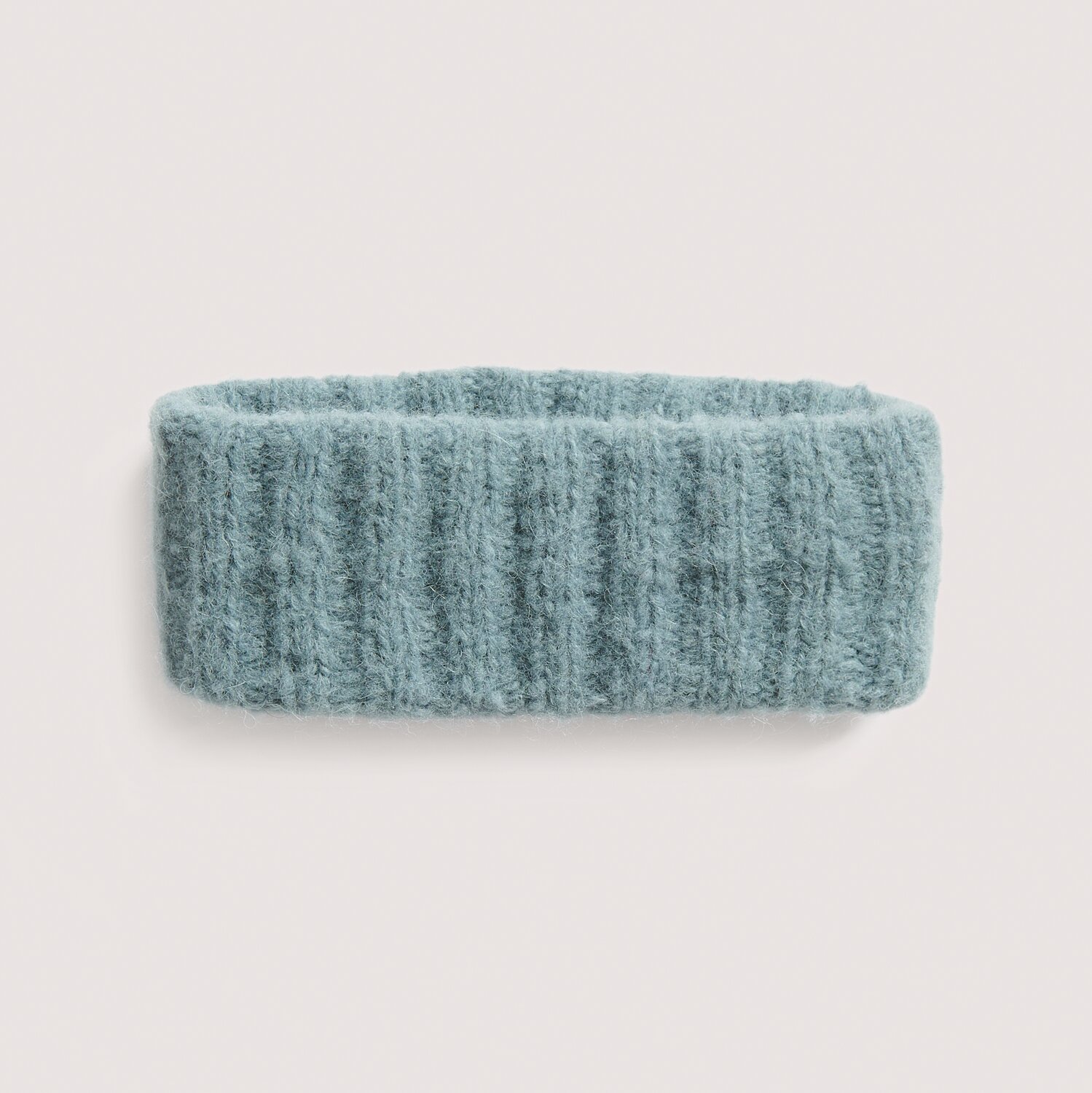 Strickset Stirnband Modell 11 aus Luxury Knits: Weiches, blaues Stirnband aus Premium Natural Fibres, ideal für kalte Tage.