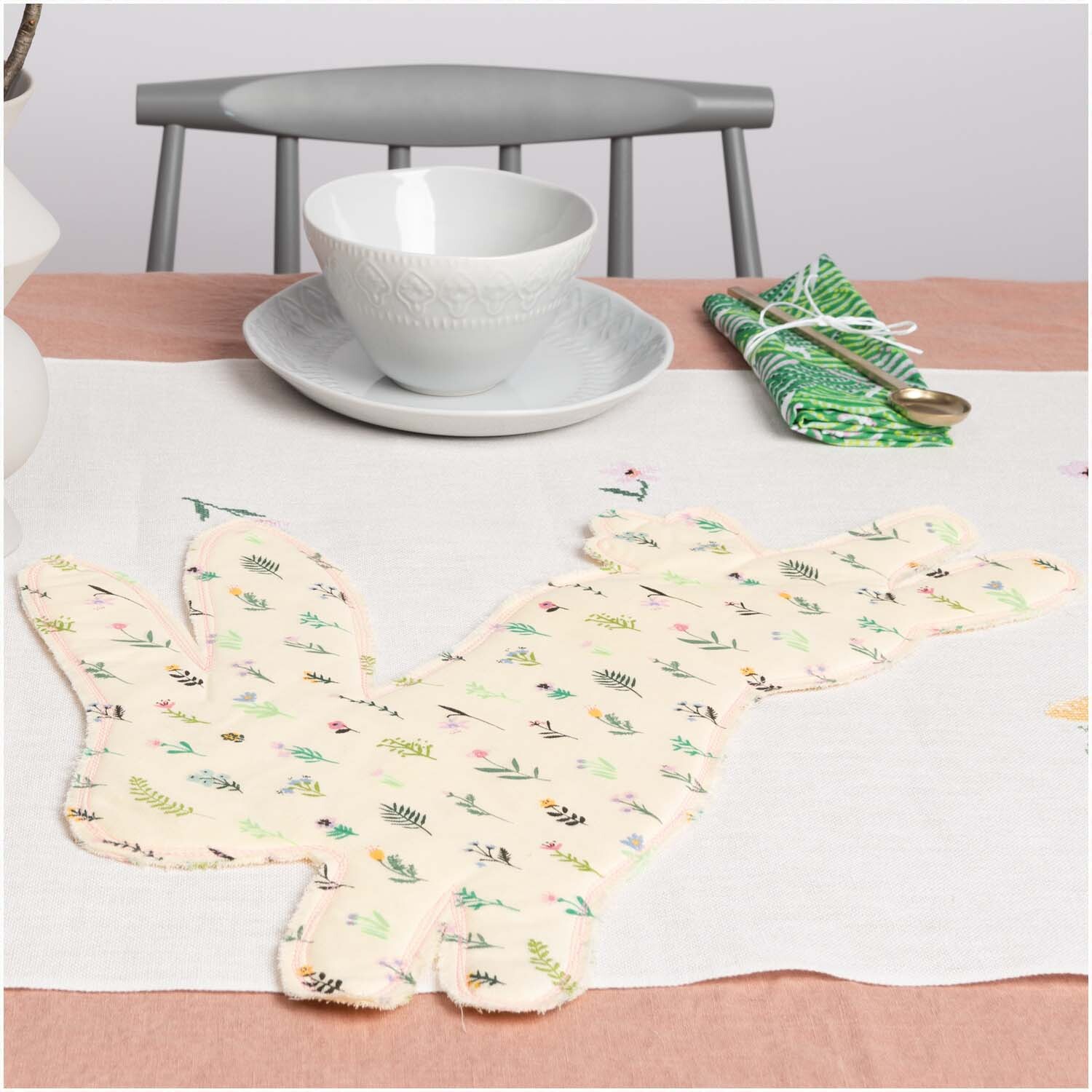 Musselin-Druckstoff Bunny Hop Streublumen gelb-neon 50x140cm Musselin-Druckstoff Bunny Hop Streublumen gelb-neon 50x140cm