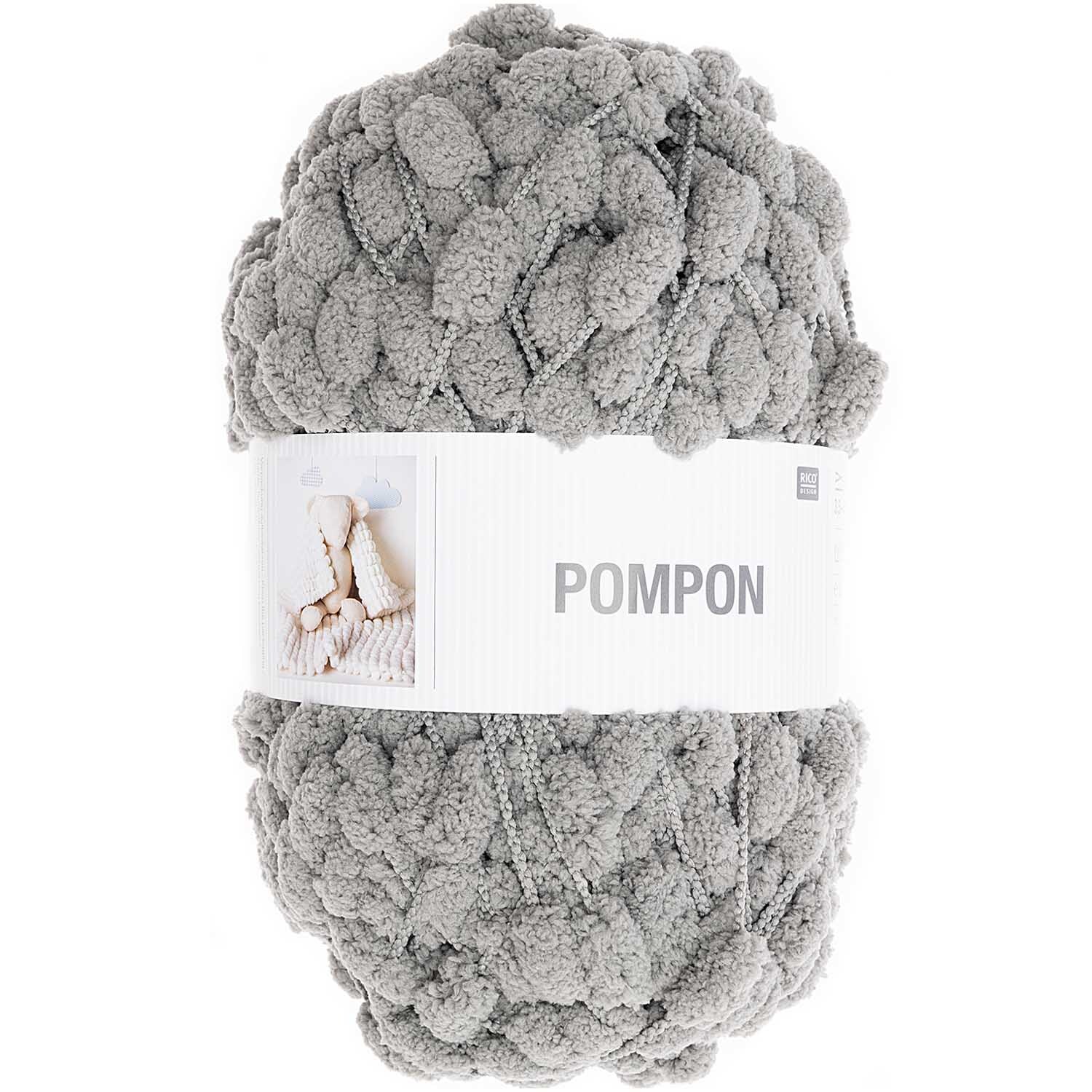 Pompon 200g 100m Farbe Patina von Rico Design Pompon-Garn von Rico Design in Patina, 200g 100m. Weiches, strukturiertes Garnknäuel für kreative Strickprojekte.