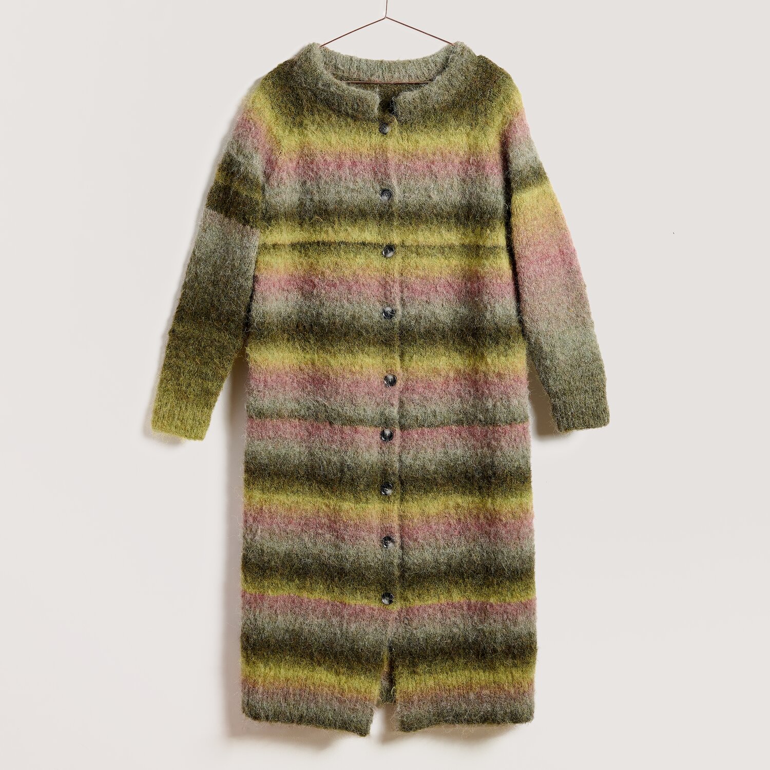 Creative Brushed Wool, Rico Design, 100g 415m, langer gestrickter Cardigan mit Knopfleiste in mehrfarbigen Waldtönen, weiche, flauschige Struktur für warme Outfits