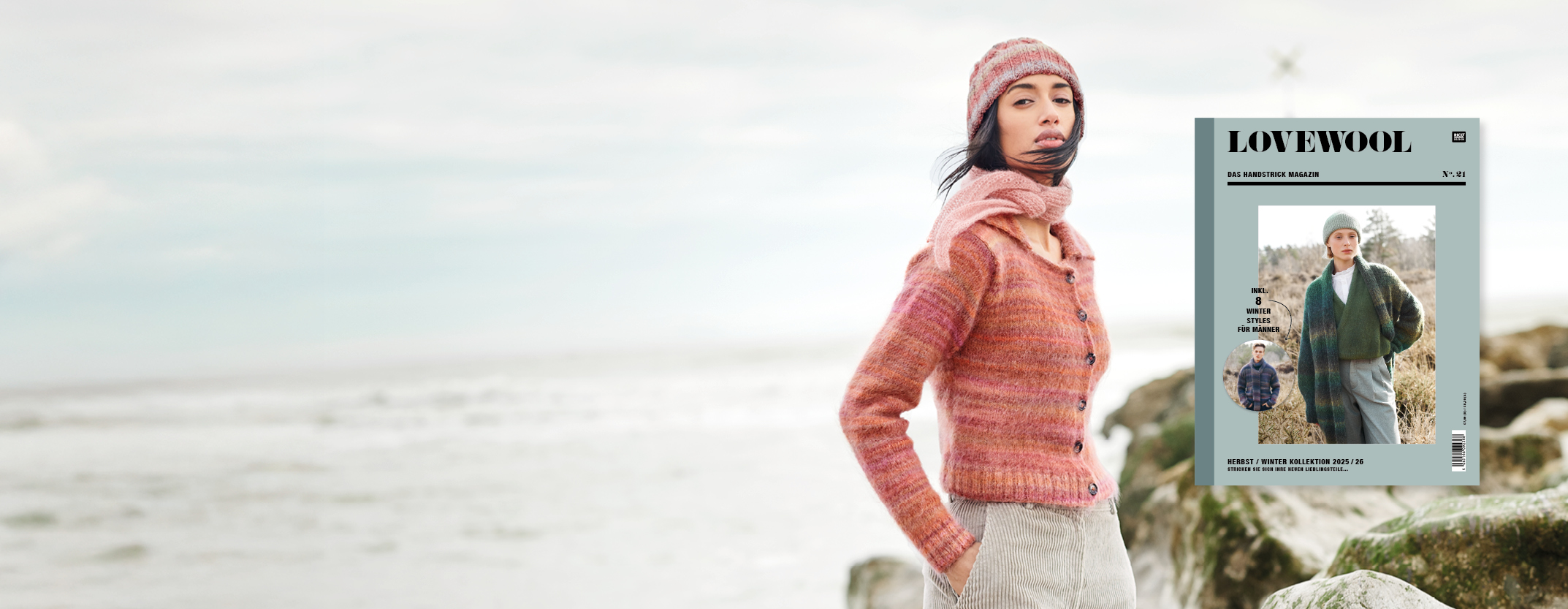 Frau trägt Strickjacke, -schal, -mütze daneben Cover Lovewool N° 22