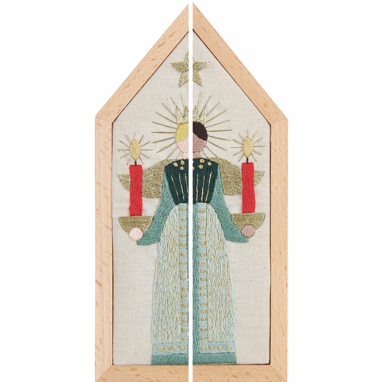 Stickpackung Engel vorgezeichnet zeigt einen Engel mit goldenen Details und roten Kerzen, von Rico Design.