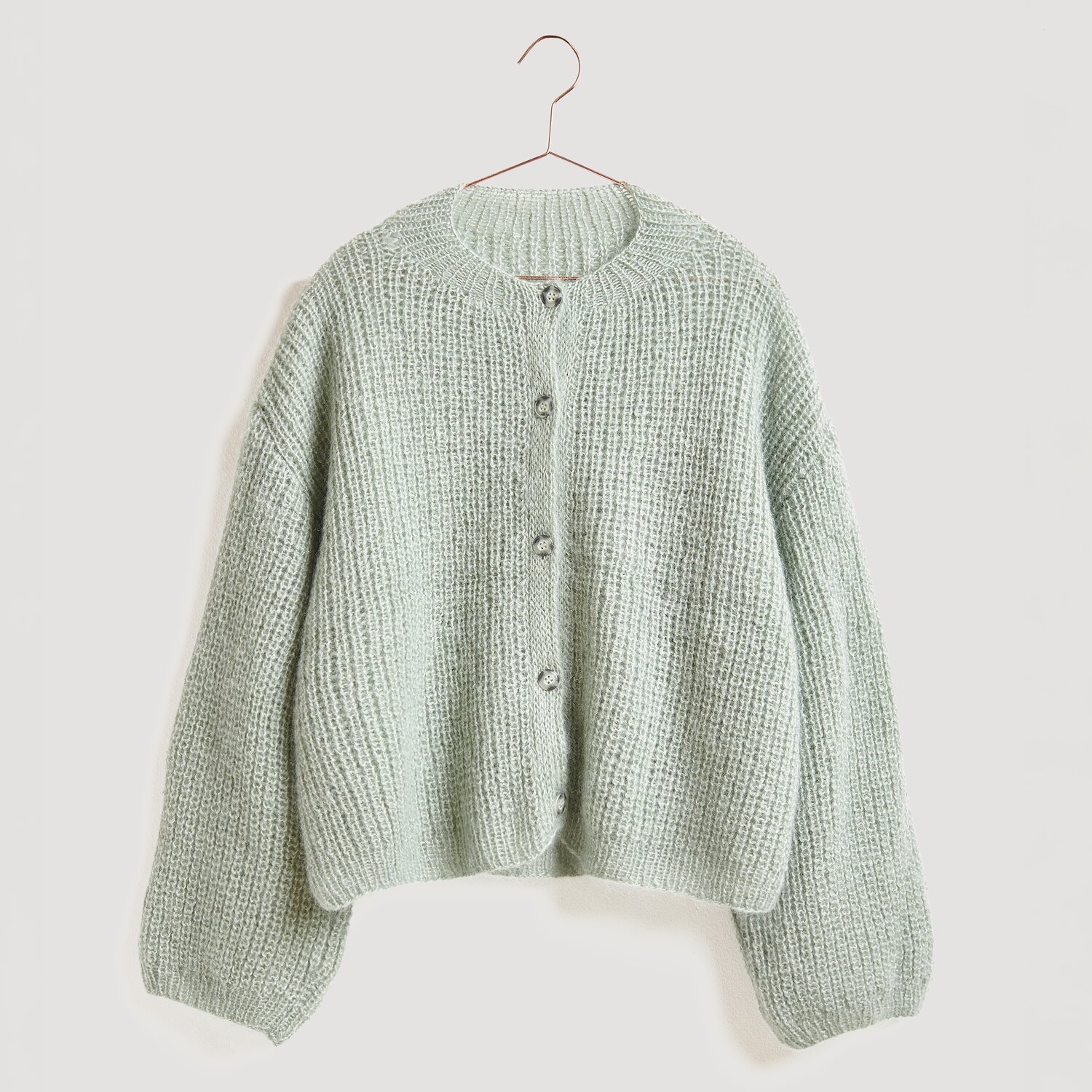 Strickset Kimono-Jacke Modell 24: Weiche, mintgrüne Jacke aus Mohair-Seide-Mischung, ideal für kühle Herbsttage.