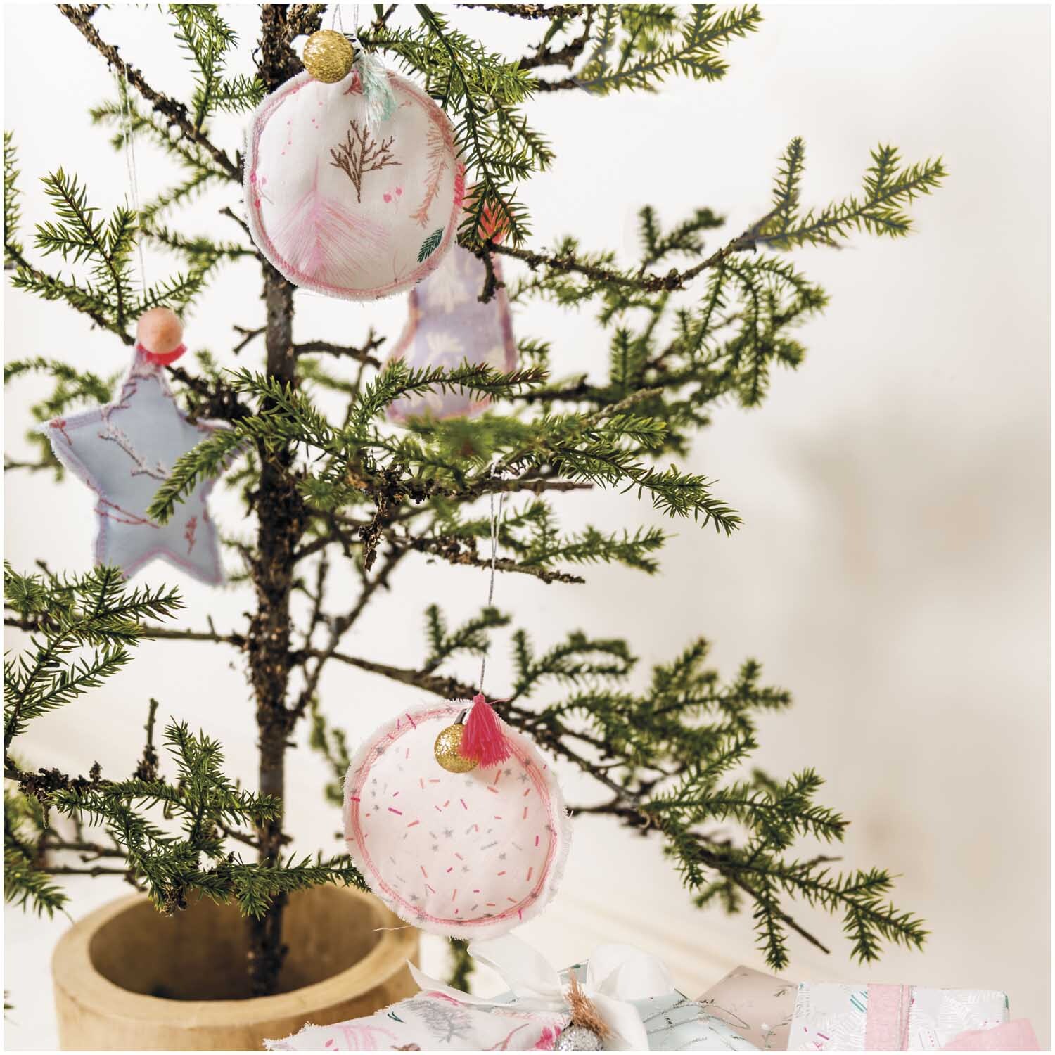 Musselin-Druckstoff Nostalgic Christmas Zweige grau-neon 50x140cm Musselin-Druckstoff Nostalgic Christmas Zweige grau-neon 50x140cm