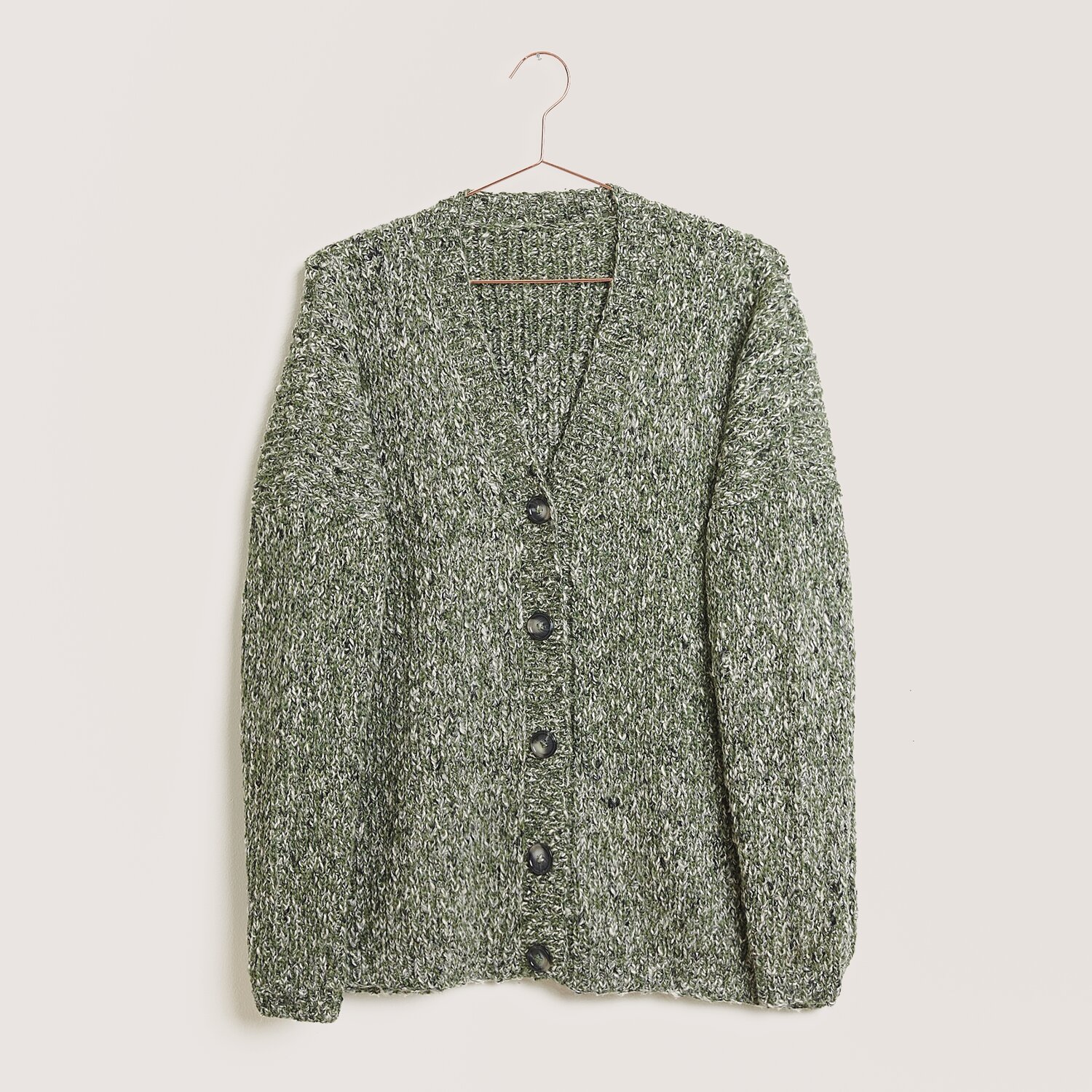 Strickset Jacke Modell 37 aus Made by Me Nr. 18, olivgrün, aus Alpaka-Baumwoll-Mischung von Rico Design.