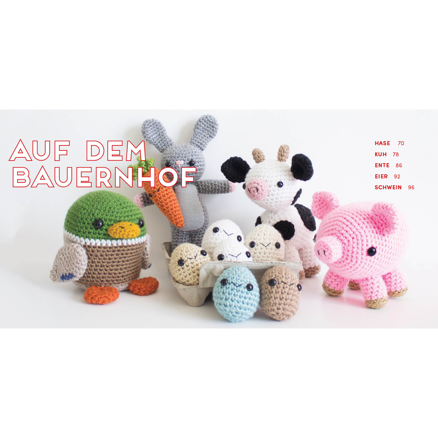 Meine kunterbunte Amigurumi-Welt: Bunte gehäkelte Bauernhoftiere, darunter Ente, Kuh und Schwein, auf weißem Hintergrund.