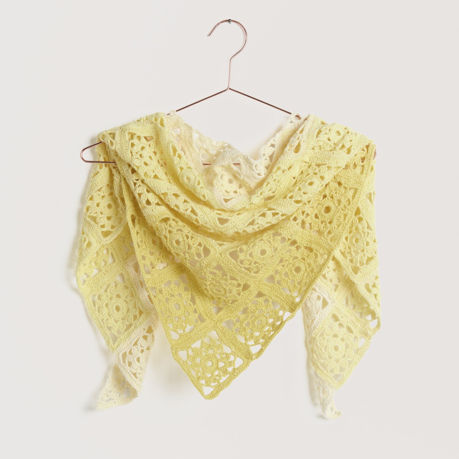 Häkelset Tuch Modell 06 in Zitronengelb, gehäkelt aus Creative Cotton Dégradé Lucky 8.