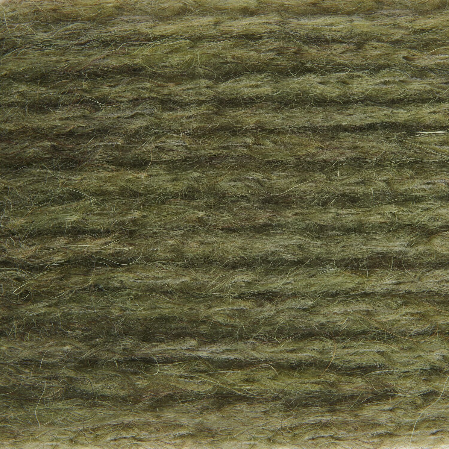 Rico Luxury Alpaca Superfine aran, olivgrünes Garn von Rico Design, Nahaufnahme der weichen Textur, ideal für Strickprojekte.