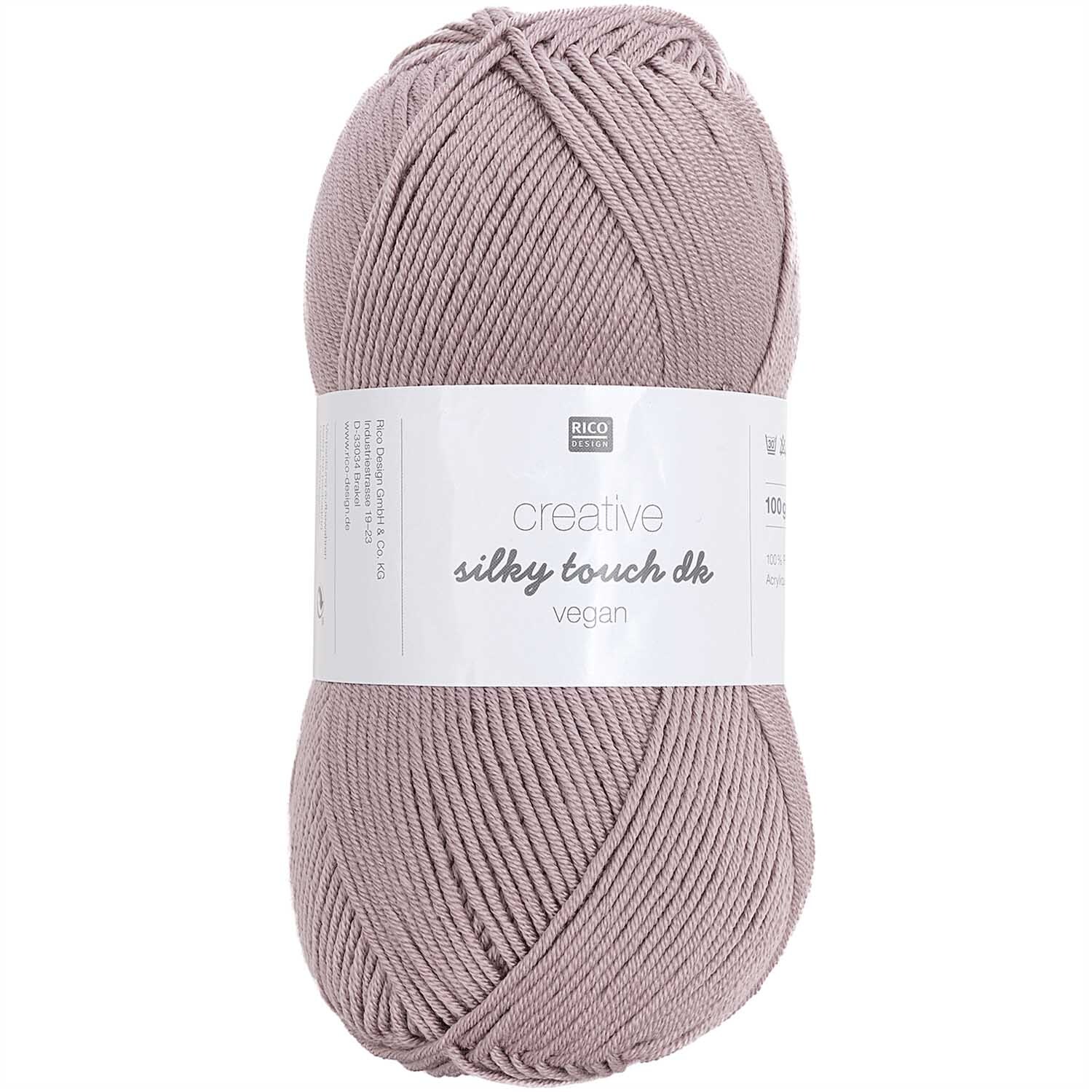 Creative Silky Touch dk von Rico Design: Weiches, staubfarbenes Garnknäuel, 100g, 220m, vegan.